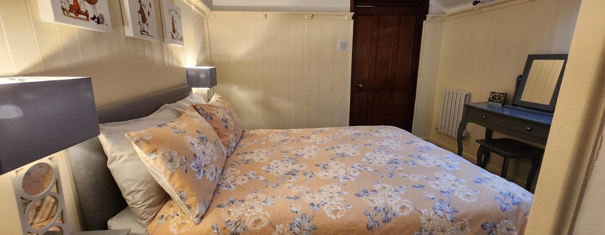 Modern And Spacious 2 Bedroom Apartment With Free Parking Glyn Ceiriog Exterior photo